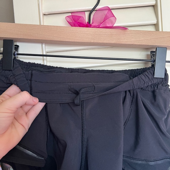 Lululemon Hotty Hot Shorts - Size 4 - 2.5 inseam - low rise - Picture 3 of 7